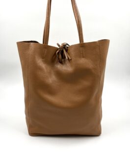 Дамска чанта тип торба от естествена кожа в цвят тиква