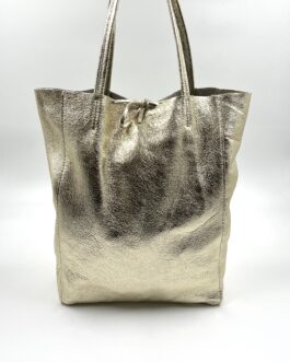 Дамска чанта тип торба от естествена кожа в златисто