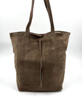 Дамска чанта тип торба от естествен велур в кафяво