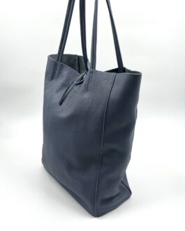 Дамска чанта тип торба от естествена кожа в пастелно син цвят