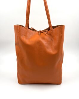 Дамска чанта тип торба от естествена кожа в оранжево