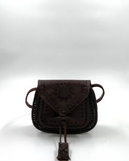 Малка мароканска чанта през рамо от естествена кожа в тъмнокафяво