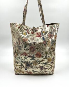 Дамска чанта тип торба от естествена кожа в цвят злато с цветя