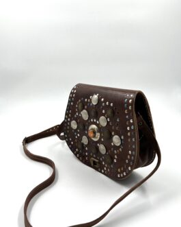 Дамска чанта от естествена кожа с камък и монети в тъмнокафяво 1