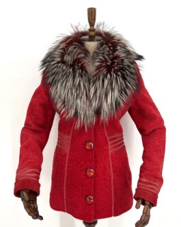 Бутиково дамско палто от астраган в червено