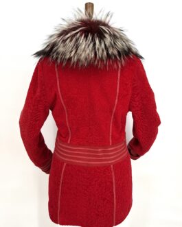 Бутиково дамско палто от астраган в червено