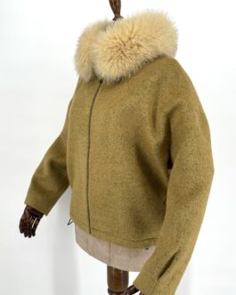 Луксозно дамско късо кашмирено палто с яка от лисица