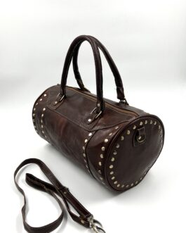 Дамска кръгла чанта с капси в тъмнокафяв цвят