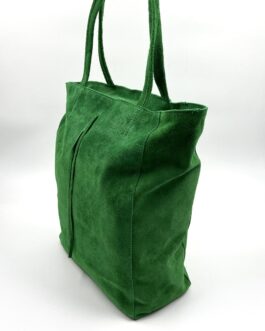 Дамска чанта тип торба от естествен велур в зелено