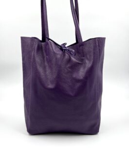 Дамска чанта тип торба от естествена кожа в лилаво