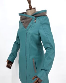 Дамско удължено яке с качулка от естествена кожа в синьо- зелено