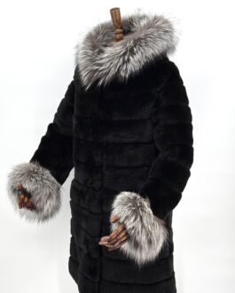 Луксозно дълго дамско палто с качулка от естествен косъм на чинчила в черно