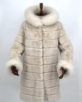 Луксозно дълго дамско палто с качулка от естествен косъм на чинчила в бежово