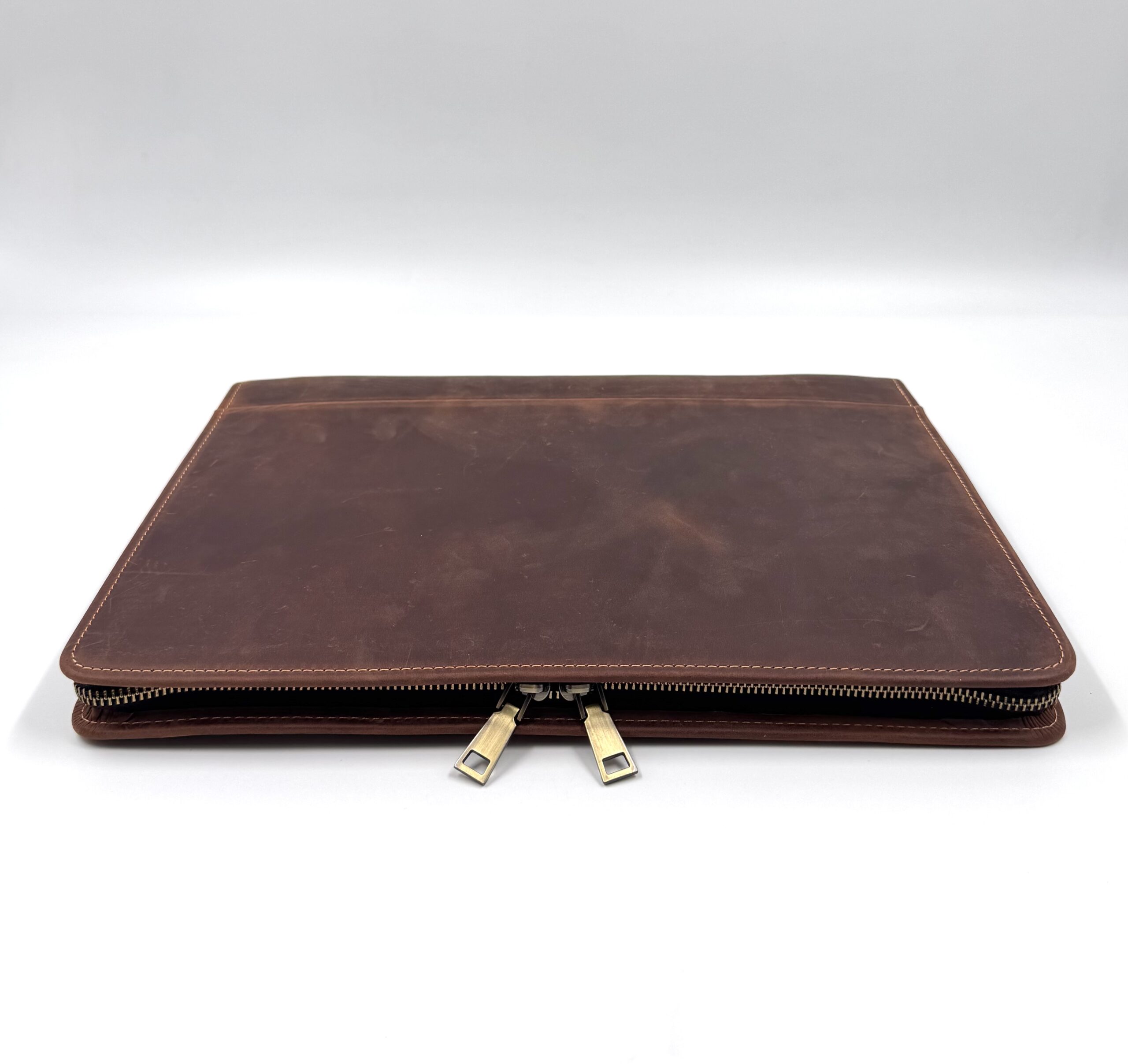 IMG_3888 Стилен подарък папка от естествена кожа за адвокат за нотариус за качествен подарък