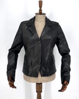 Дамско късо сако от естествена агнешка кожа в черно