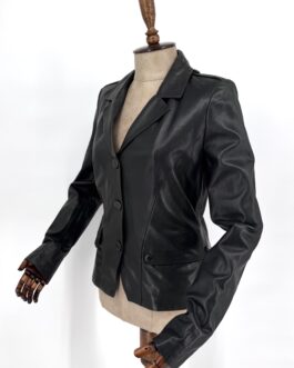 Дамско късо сако от естествена агнешка кожа в черно