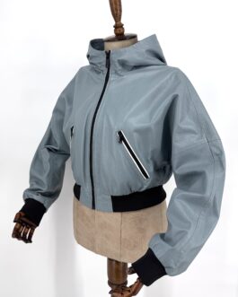 Дамско късо яке с качулка от естествена кожа в синьо